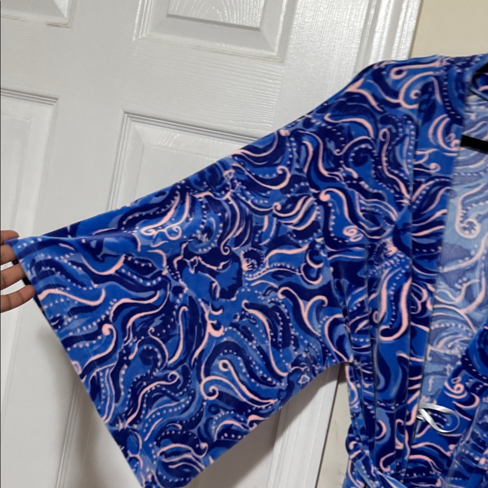 Lilly Pulitzer robe - Picture 3 of 9